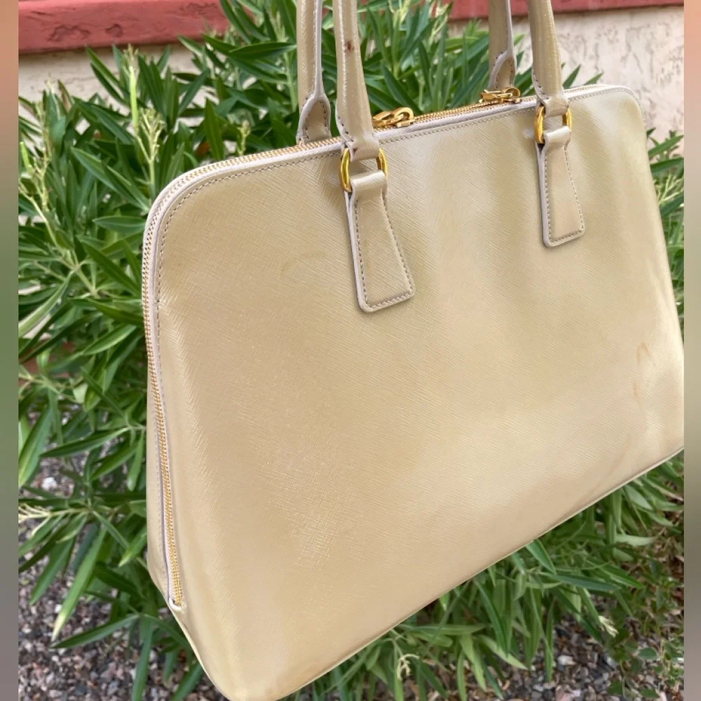Auth PRADA Beige Saffiano Patent Leather Large Promenade Satchel - Picture 6 of 17